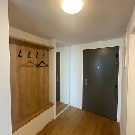 New Downtown Couple Minute From The Old Town Apartment